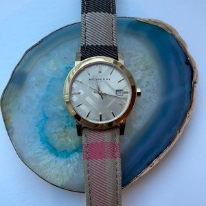 Burberry Housecheck Women's Fabric Strap 34mm Bu9041 Watch (used)